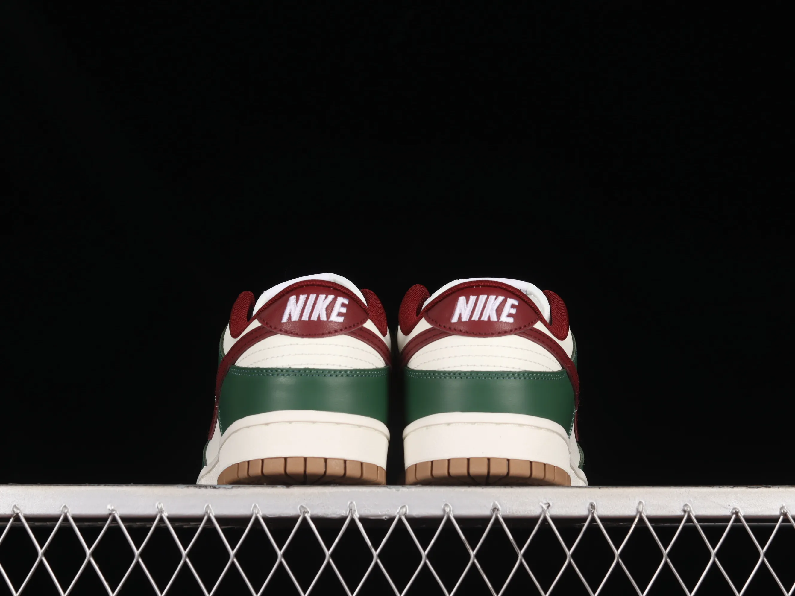 All categories Nk SB Dunk series Nk SB Dunk Low low-top sneakers F version Nk SB Dunk Low "Gorge Green" bean paste green color SB low-top casual sneakers FB7160-161